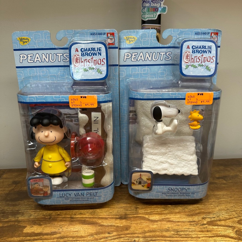 Memory Lane Peanuts Charlie Brown Christmas Lucy Snoopy Figures Lot 6065 2006